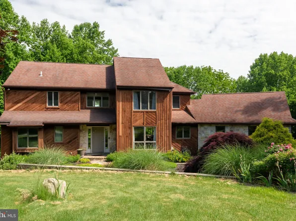 3 Cannon Hill Dr, West Chester, PA 19382