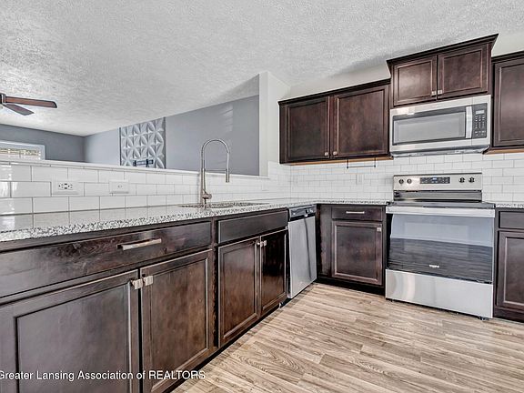 5th image of 1125 River Oaks Dr
