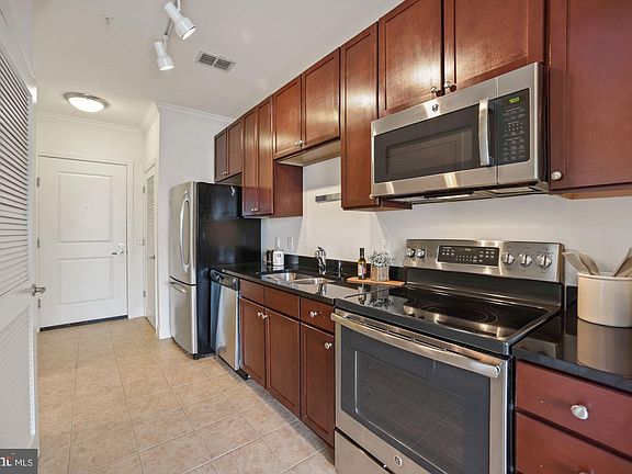 3rd image of 1391 Pennsylvania Ave SE Unit 353