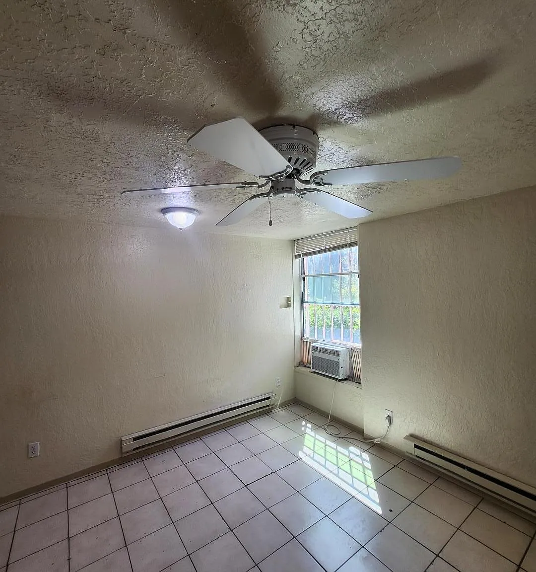Studio, 1.0 bath, 400 sqft, $800 — Photo 4
