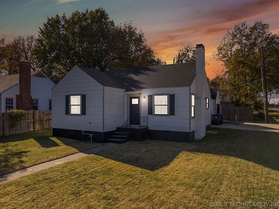 1st image of 104 S Knoxville Ave