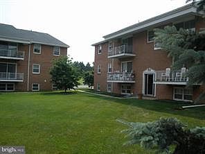 2nd image of 103 N Edgewood Dr APT 1