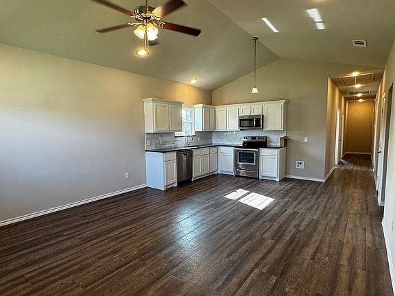 2nd image of 1009 Chesnut Ln