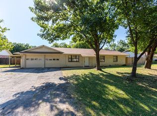 2317 Monteleon Rd, Grand Prairie, TX 75051