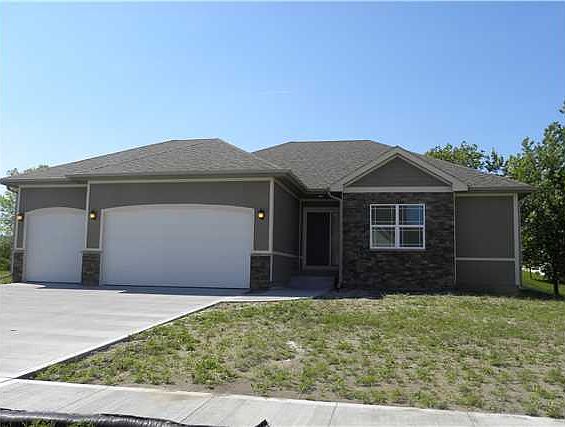 1st image of 723 NE 41st Ct