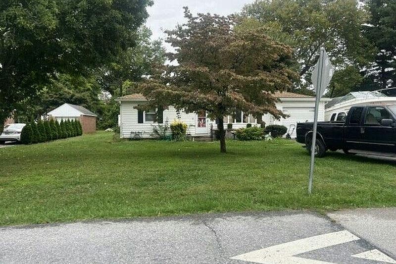 1st image of 334 Stoner Ave