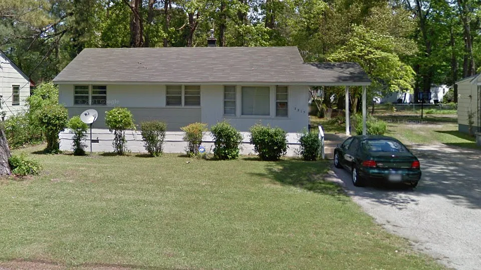2215 Ivy Rd