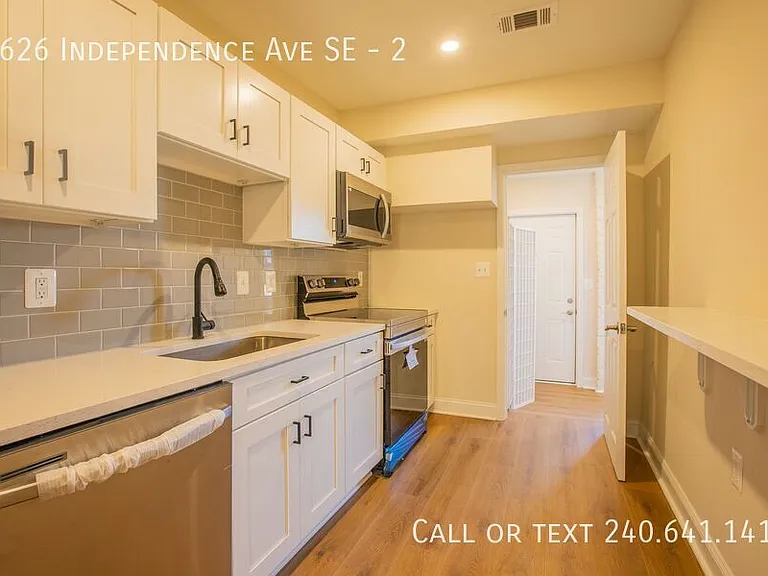 1626 Independence Ave SE #2 — Photo 4
