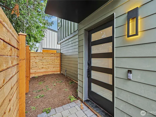 9014 4th Avenue NW #B, Seattle, WA 98117