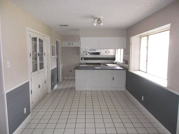 3rd image of 4605 N Tom Green Ave