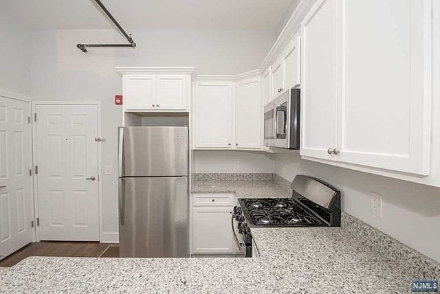 1st image of 545 Valley Brook Ave #6A