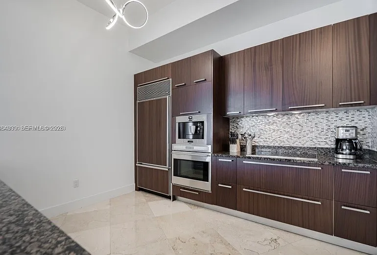 3 bed, 1979 sqft, $8,590 — Photo 3