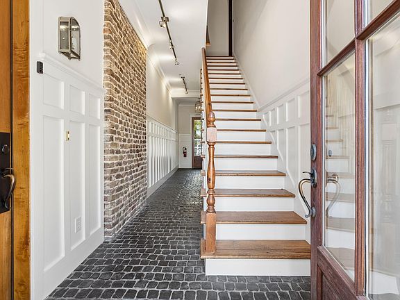4th image of 218 Venning St #3