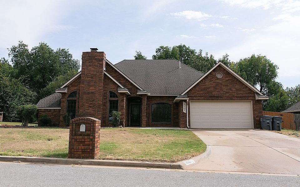 1st image of 3107 NE Heritage Dr