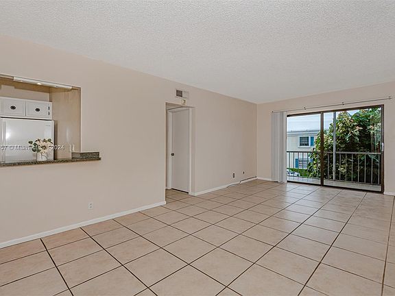 4th image of 140 Cypress Club Dr APT 433