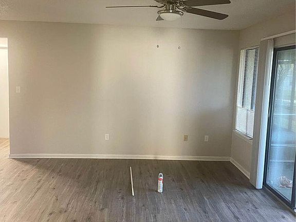 5th image of 3600 Sable Palm Ln Unit B