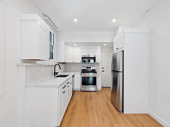 2nd image of 1840 Sacramento St #201