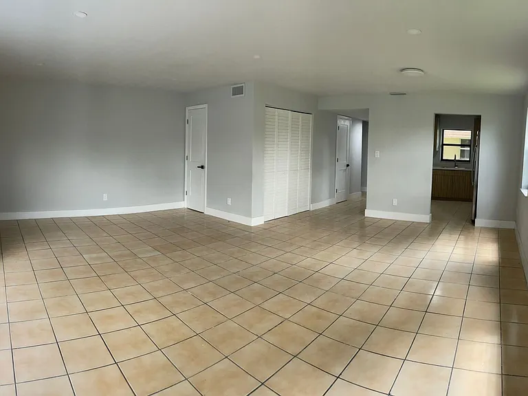 1721 SW 40th Ter #B — Photo 22
