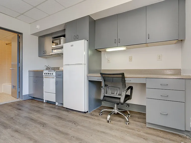 University Place — Photo 15