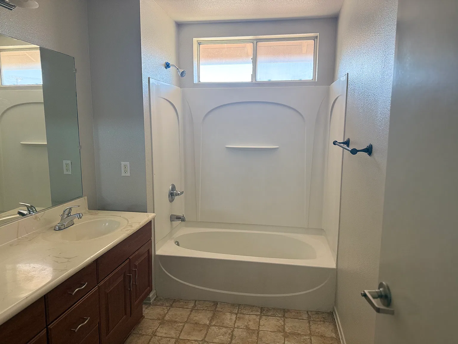 3 bed, 2.5 bath, 1452 sqft, $2,000 — Photo 4
