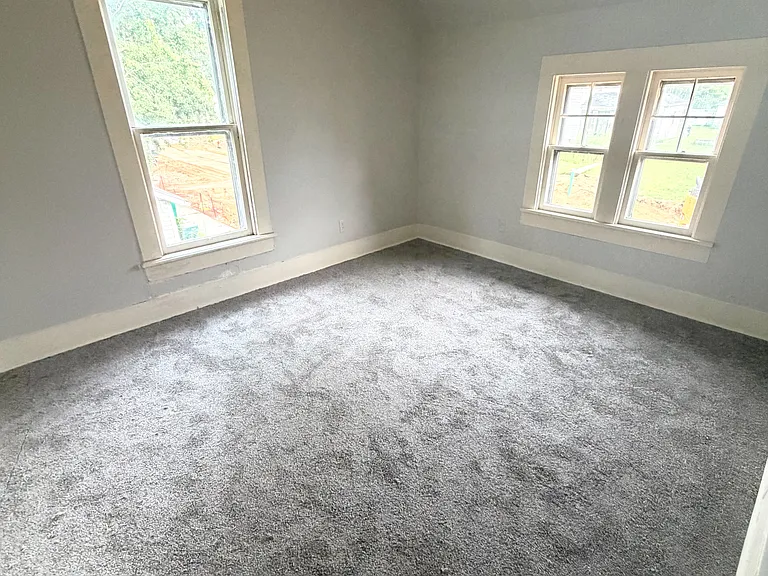 516 E 3rd St #2 — Photo 1