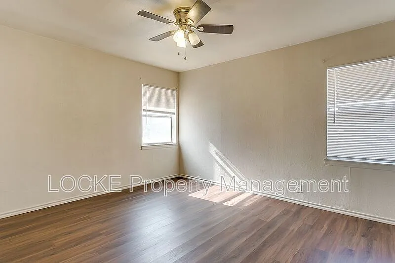 2 bed, 1.0 bath, 900 sqft, $995 — Photo 2