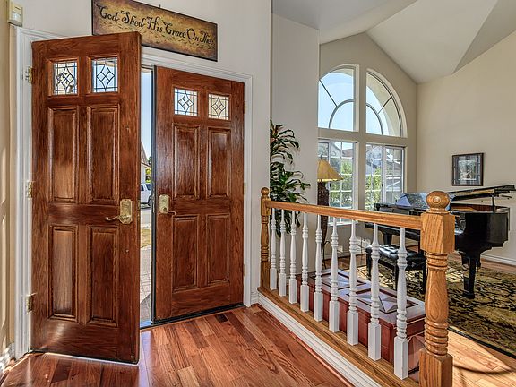 2nd image of 7626 Pineville Cir