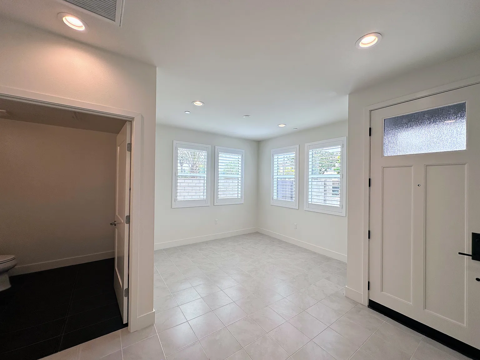 3 bed, 2.5 bath, 1920 sqft, $5,800 — Photo 2