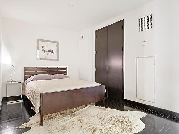 3rd image of 20 Pine St APT 2001
