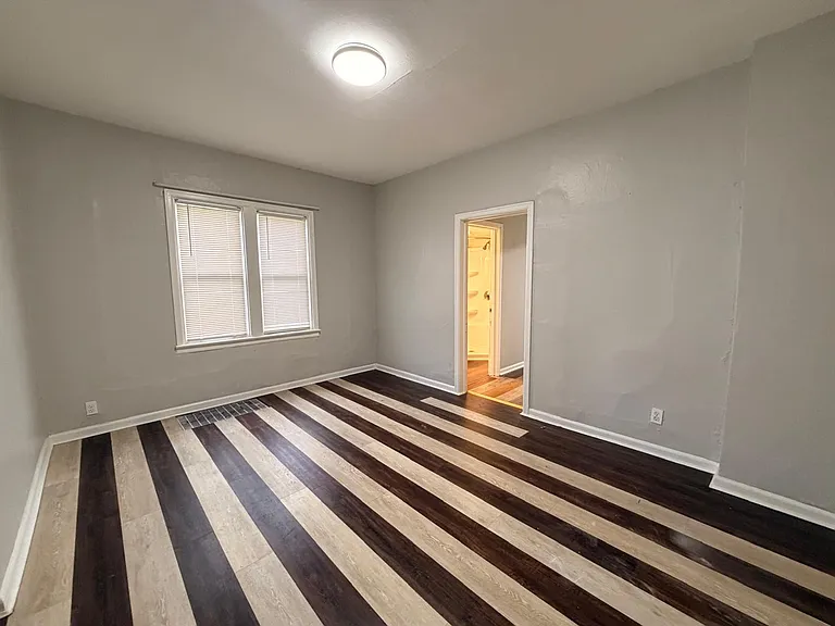 2905 Elm St — Photo 4