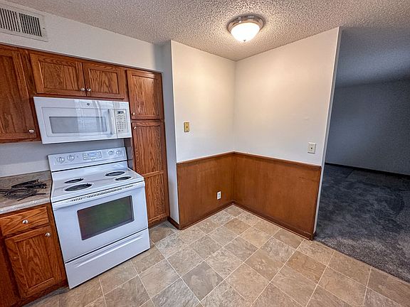5th image of 4405 Castlewood Pl Unit 1