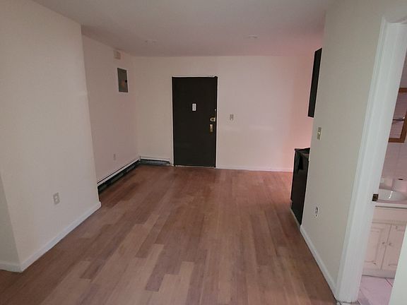 2nd image of 1114 Metcalf Ave APT 1R