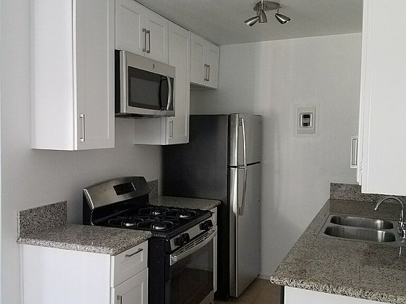 5th image of 122 N Commonwealth Ave APT 207