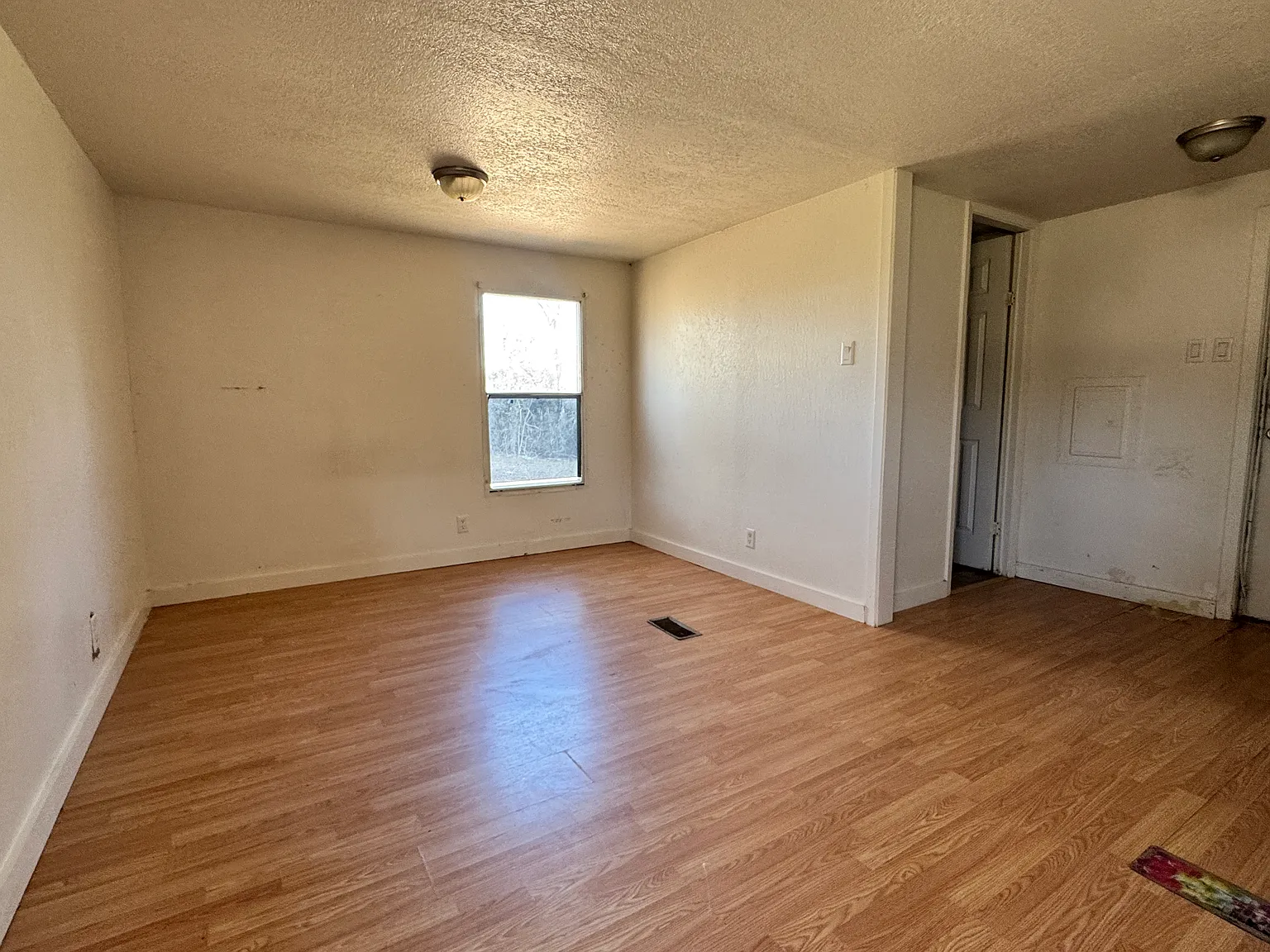 2 bed, 650 sqft, $1,000 — Photo 3