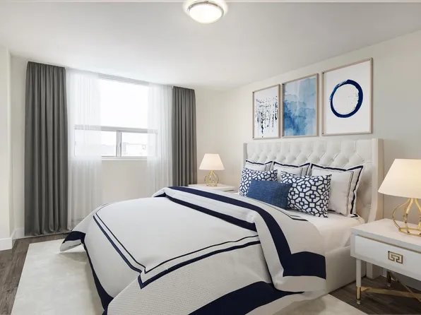 8 Oakwood Ave N #3, Mississauga, ON L5G 3L7