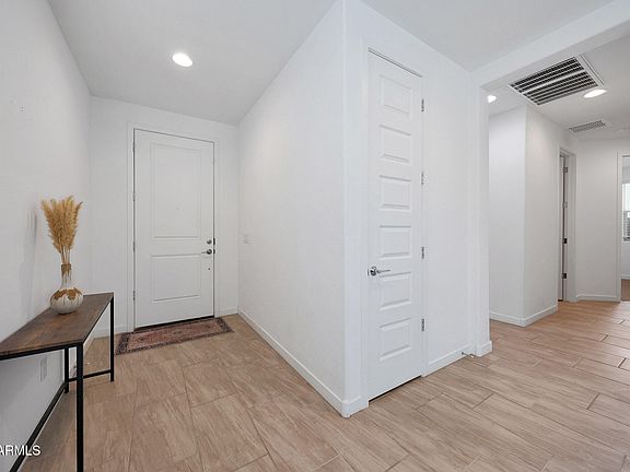 3rd image of 98 E LEO Place