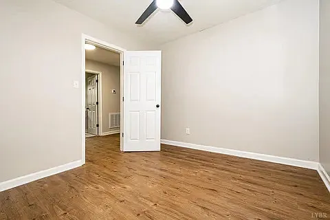 2712 Memorial Ave — Photo 12