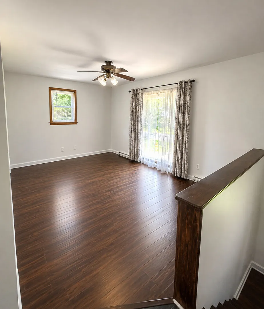 4 bed, 1.5 bath, 1800 sqft, $2,500 — Photo 2