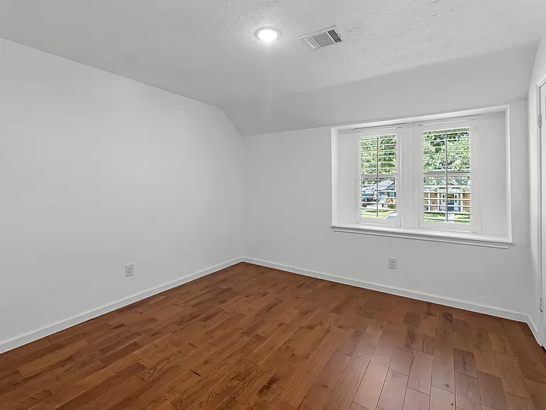 8011 Liberty Elm Ct — Photo 32