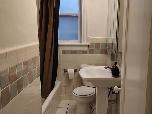 5th image of 2126 Portis Ave #B