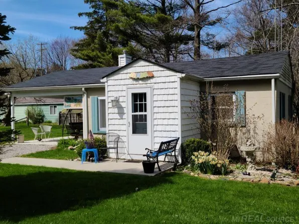 7255 Cottage Ln, Lexington, MI 48450