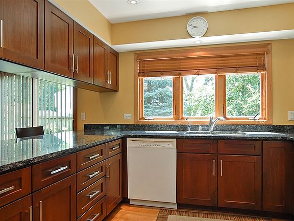 4th image of 103 Windjammer Ln