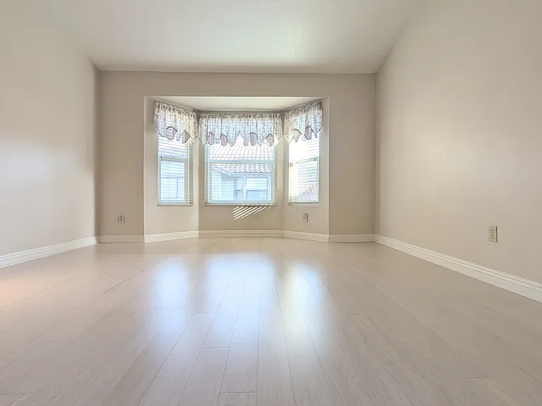 11518 Rochester Ct — Photo 6