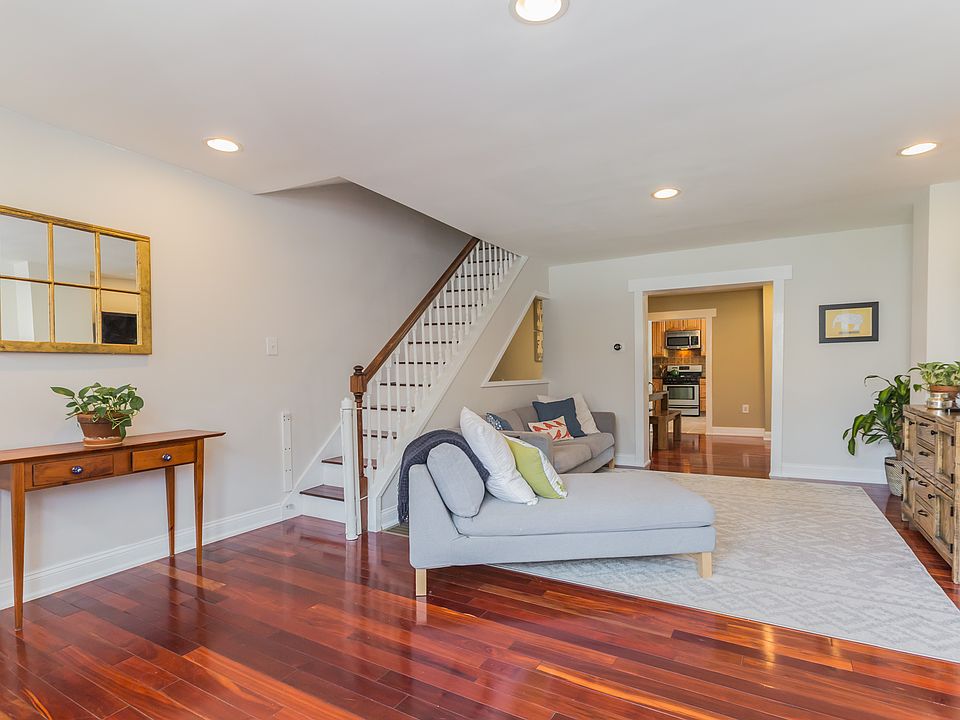 Welcome to 2528 Carpenter St