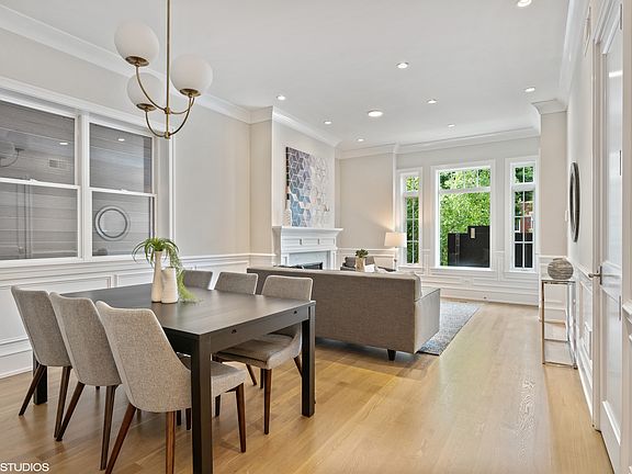 4th image of 1036 W Altgeld St #1