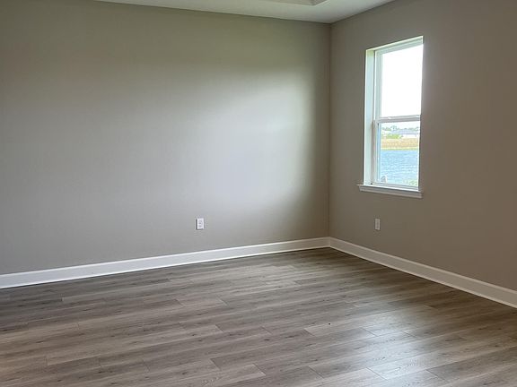 5th image of 2063 Grove Dr