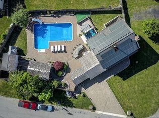 2 Hobnail Ct, New Windsor, NY 12553