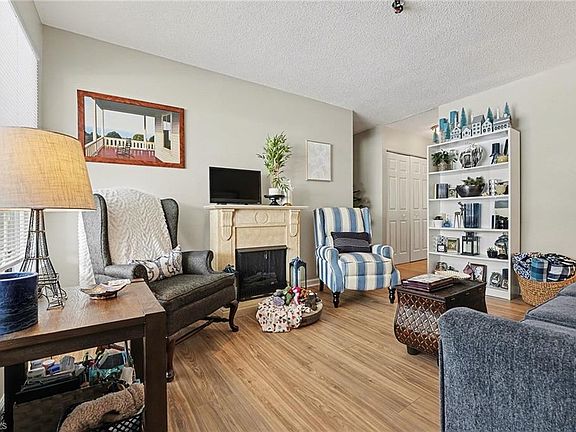 5th image of 416 Westbrook Ct