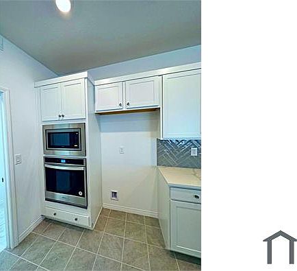 3rd image of 679 Great River Ave