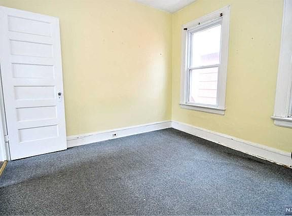4th image of 241 Linden Ave
